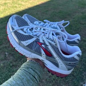 Brooks AdrenalineGTS size 8w